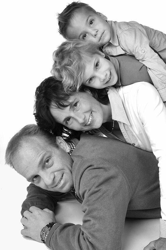 Семейная фотосессия в студии. Фотограф в Иркутске Кристина Телегина