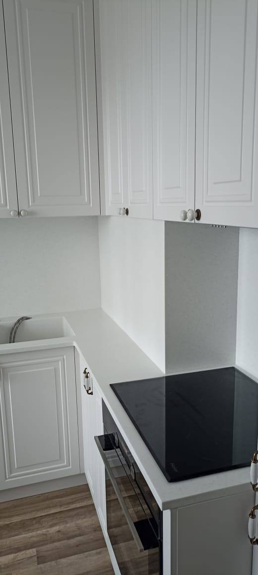 Классическая кухня с фрезеровкой и ручками мебель в Томске на заказ недорого по индивидуальным размерам Корпусная. Диваны, кровати и т.д.