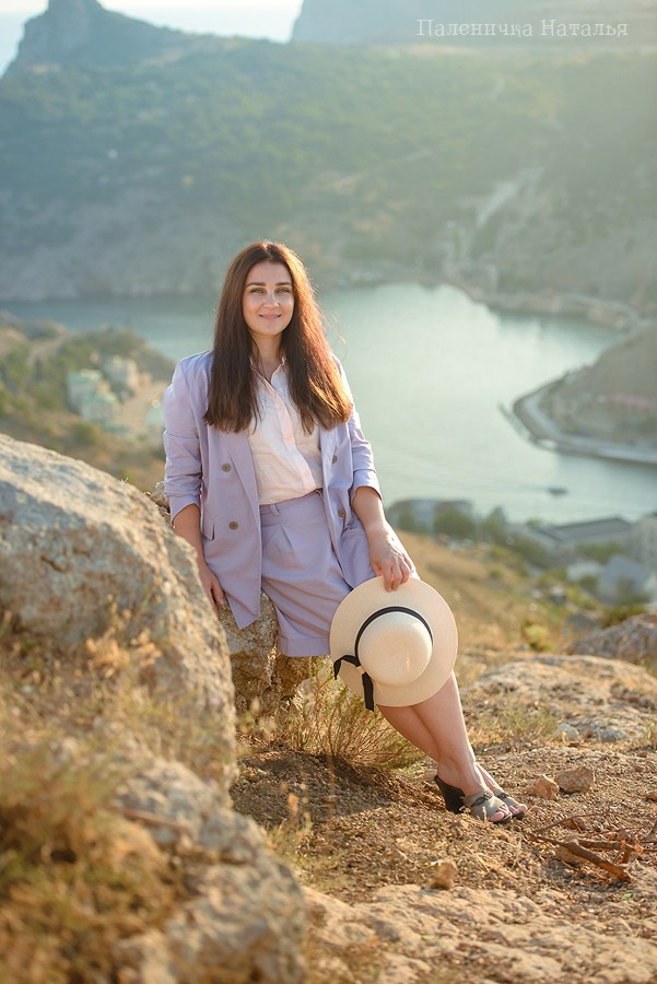 Фотосессия в Балаклаве и Севастополе с видом на бухту на закате