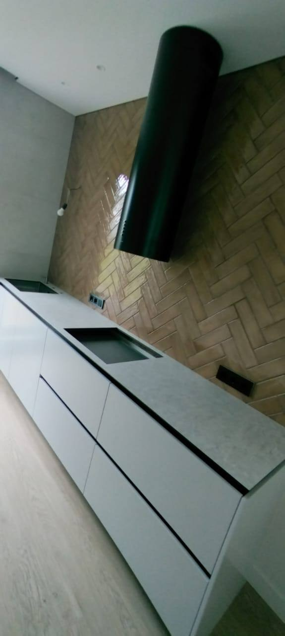 Фото с монтажа |Мебель на заказа: кухни, шкафы и т.д. в Томске. ГУДРУМ — Мебель на заказ в Томске | Кухни | Шкафы | Стулья и Столы