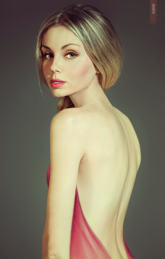 девушка в красном...