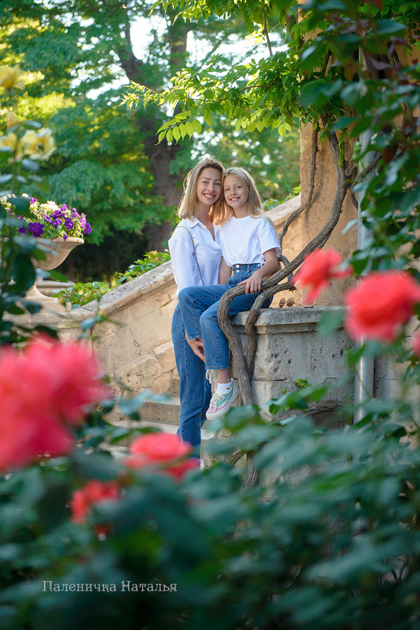 Семейный фотограф Севастополь.  Фотосессия в музейном дворике Херсонеса