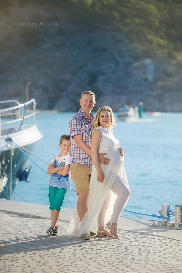 Фотосессия в Балаклаве в Севастополе. Семейная фотосъемка возле моря