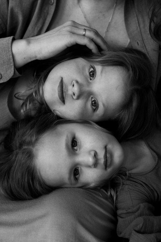 Семейная фотосессия в студии. Фотограф в Иркутске Кристина Телегина