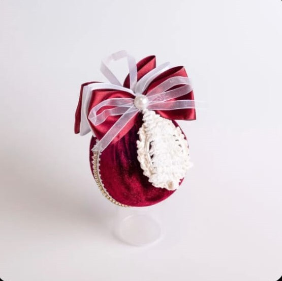 Елочный шар из красного бархата «Снежная елочка». Елочные игрушки ручной работы / Fairytale decor