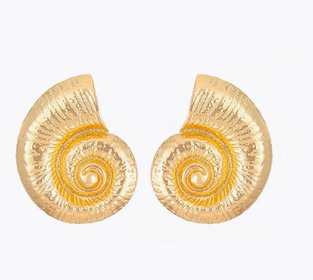 Фотографии серег. AI-дизайнер. Создание контента для онлайн форматов