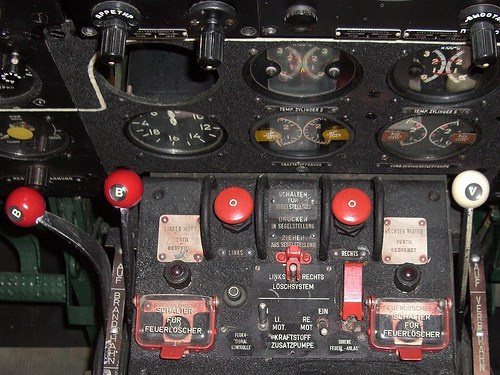 Ил-14 в Германии (восстановление в музее). Фотоальбом показывающий увлекательный мир авиации и мир медведей Андрея Иванова