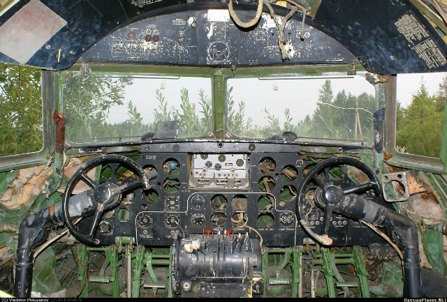 Ил-14 (Пермь, Фролы). Фотоальбом показывающий увлекательный мир авиации и мир медведей Андрея Иванова