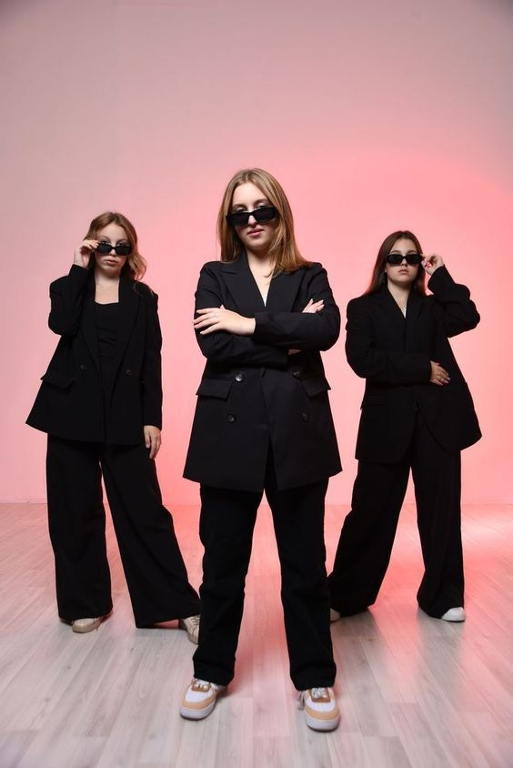 Идеи фото группами 9-11 класс. Выпускные альбомы «Эврика» в Нижнем Новгороде