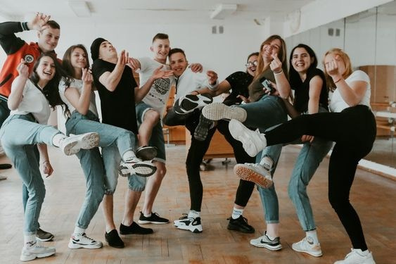 Идеи фото группами 9-11 класс. Выпускные альбомы «Эврика» в Нижнем Новгороде