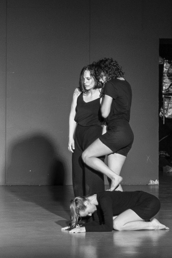 Спектакль Шум, театр современного танца GLYPTIC при участии проекта СИНТЕЗ. Семейный и женский фотограф, стильный репортаж в г. Новосибирск