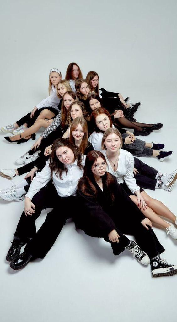 Идеи фото группами 9-11 класс. Выпускные альбомы «Эврика» в Нижнем Новгороде