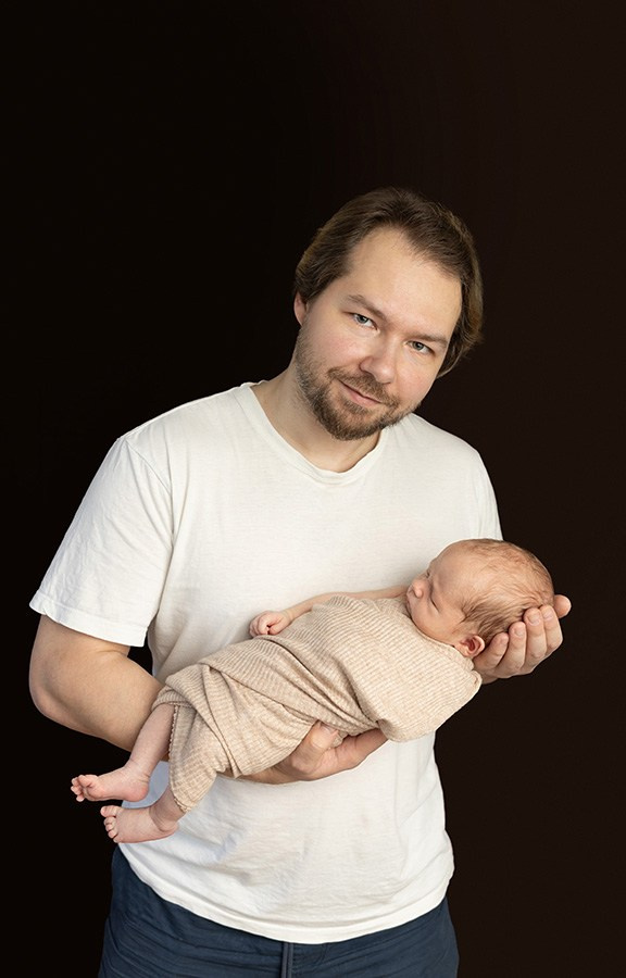 Семейные кадры темная тема. Главная