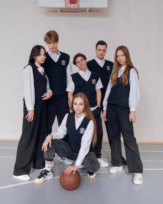 Идеи фото группами 9-11 класс. Выпускные альбомы «Эврика» в Нижнем Новгороде