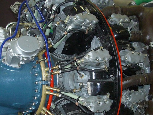 Ил-14 в Германии (восстановление в музее). Фотоальбом показывающий увлекательный мир авиации и мир медведей Андрея Иванова