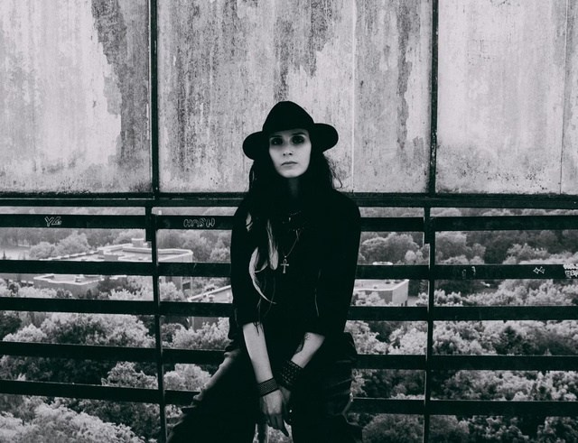 Виктория Гифт, черно-белая съёмка