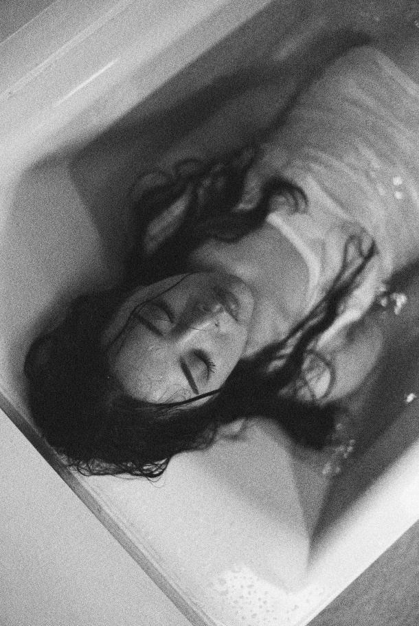 Фотосессия в ванной с молоком. Фотограф Александр Стрельченко Псков