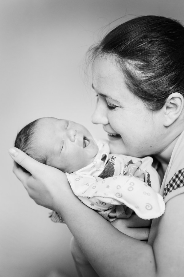 Выписка из роддома. Репортажный, семейный и детский фотограф в Пензе и Заречном Арина Ермилова. Картины барельеф на заказ