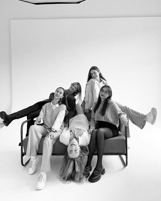 Идеи фото группами 9-11 класс. Выпускные альбомы «Эврика» в Нижнем Новгороде