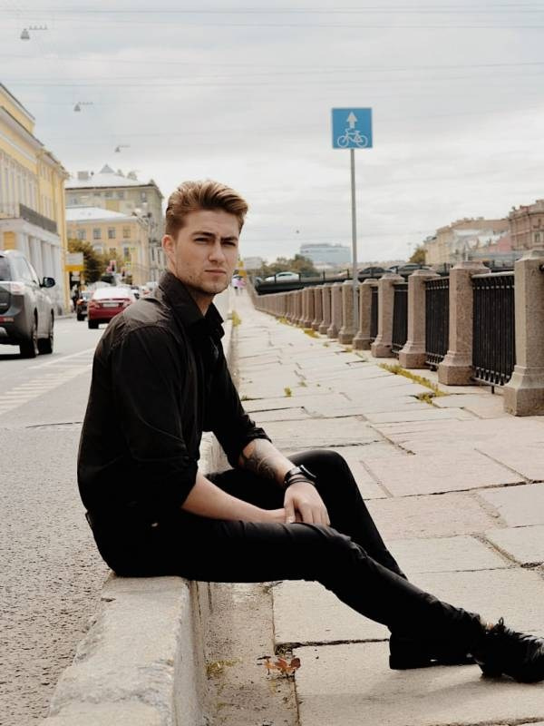 Дмитрий, 177 рост, 46-48 р-р. KED Production — продакшн из СПб. Создаём фото, видео и контент, который помогает брендам и селлерам продавать больше