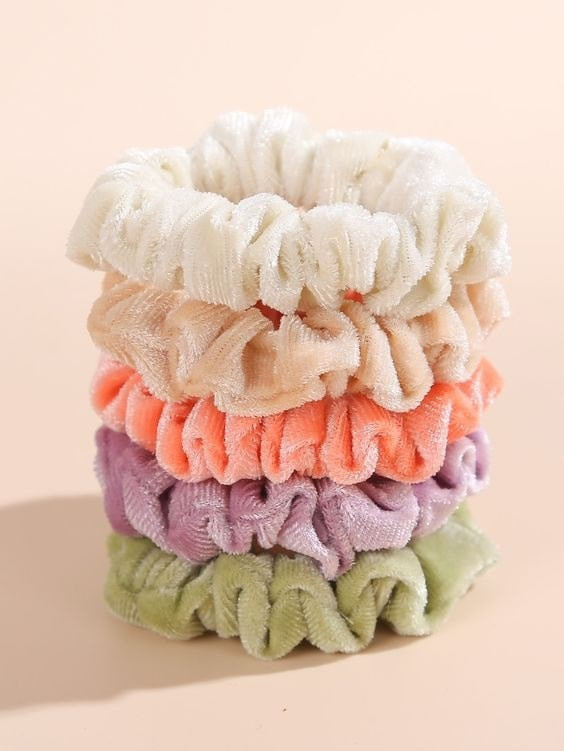 Предметная съемка эстетичного аксессуара с акцентом на форму.