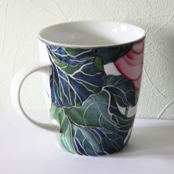 Кружка с надглазурной росписью фарфора в Японском стиле.