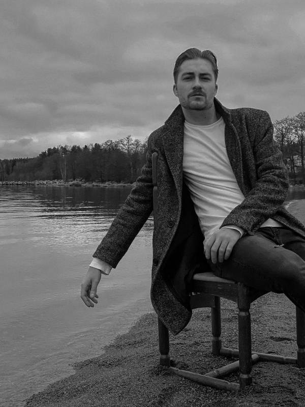 Дмитрий, 177 рост, 46-48 р-р. KED Production — продакшн из СПб. Создаём фото, видео и контент, который помогает брендам и селлерам продавать больше