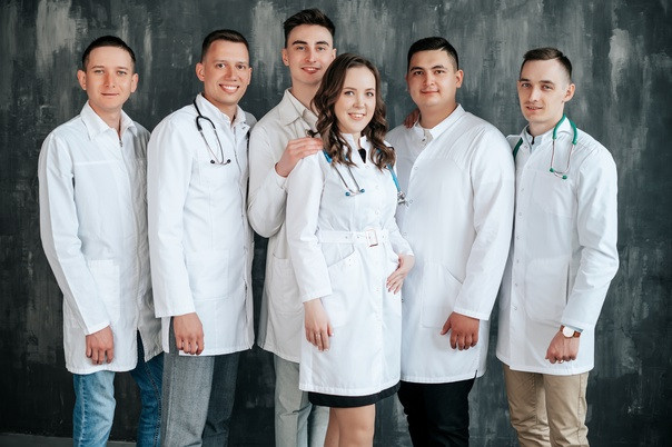 Выпускные альбомы Axioma для студентов. AXIOMA │ Выпускные альбомы в Иркуске. Альбом в подарок! Закажи сейчас!