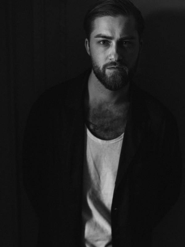 Дмитрий, 177 рост, 46-48 р-р. KED Production — продакшн из СПб. Создаём фото, видео и контент, который помогает брендам и селлерам продавать больше