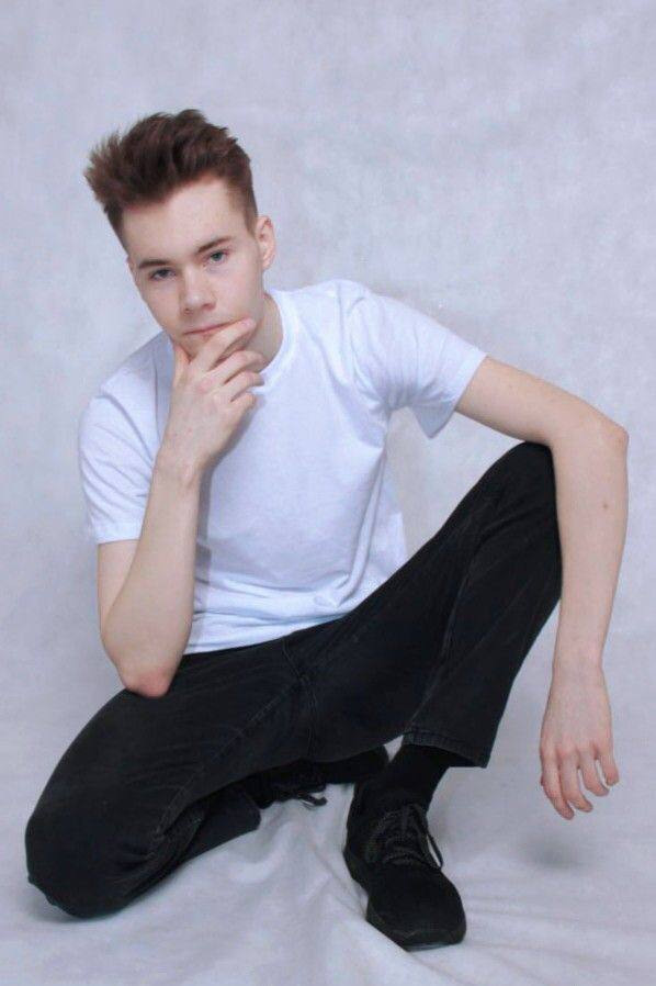 Модель для съемки для интернет магазинов Евгений Б. Москва | Sale Easy