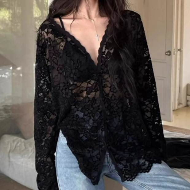 Блузка кружевная чёрная