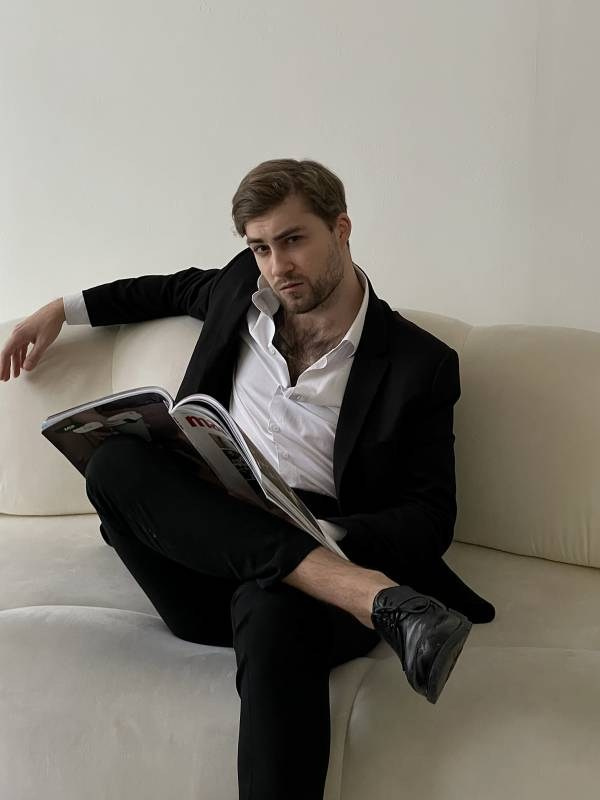 Дмитрий, 177 рост, 46-48 р-р. KED Production — продакшн из СПб. Создаём фото, видео и контент, который помогает брендам и селлерам продавать больше