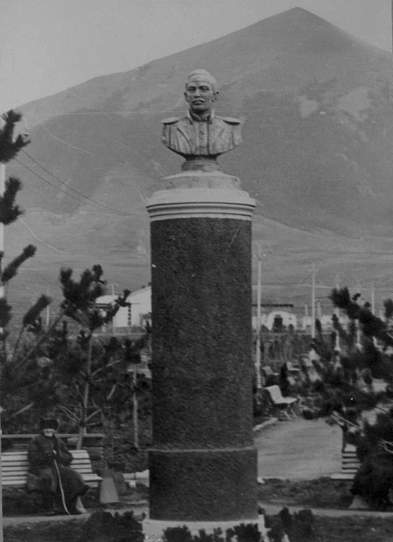 Лермонтовский сквер. Фотоальбом истории города Лермонтов