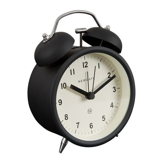 Предметная съемка объекта с гладкой поверхностью на белом фоне.