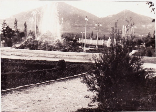 Памятник Лермонтову. Фотоальбом истории города Лермонтов