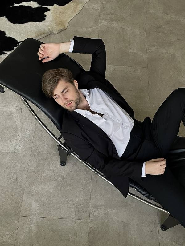 Дмитрий, 177 рост, 46-48 р-р. KED Production — продакшн из СПб. Создаём фото, видео и контент, который помогает брендам и селлерам продавать больше