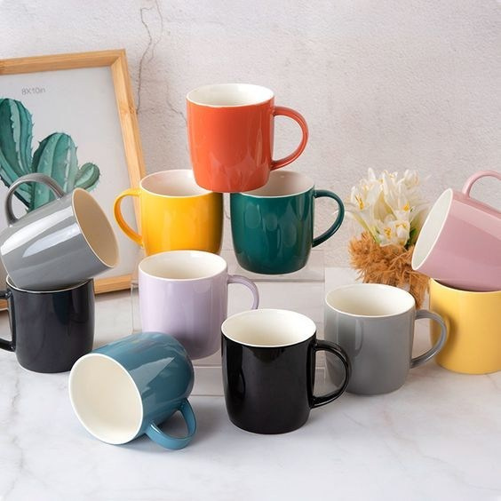 Предметное фото - разнообразие функциональной и стильной кухонной утвари.