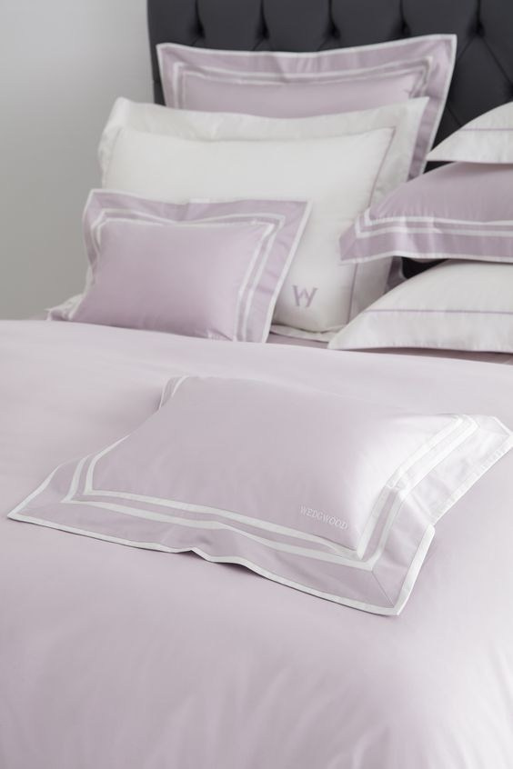 Предметное фото - модные решения для создания уютной атмосферы в спальне.