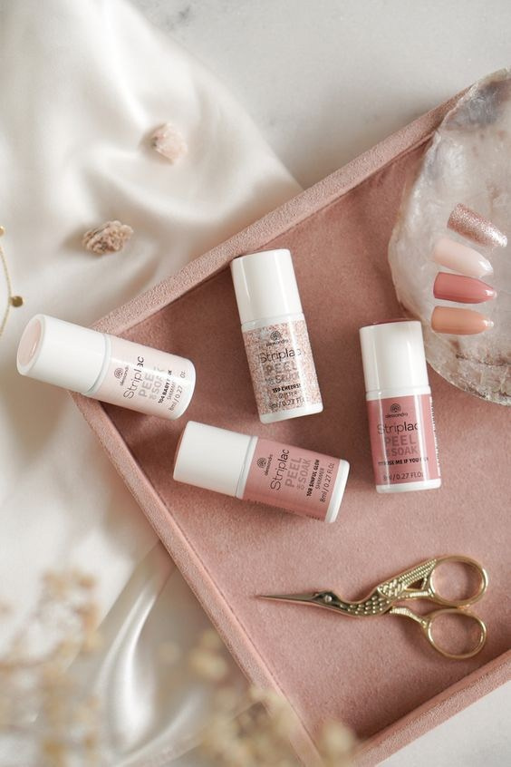 Предметное фото косметики - стильные и универсальные продукты для вашего естественного обаяния.