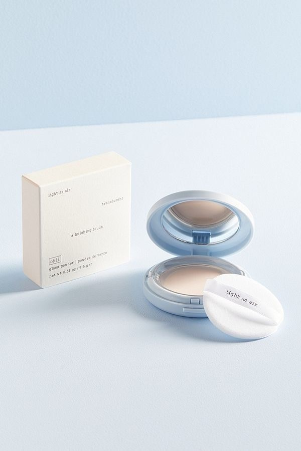 Предметное фото косметики - нежные текстуры и приятные ароматы для вашего ежедневного ухода.