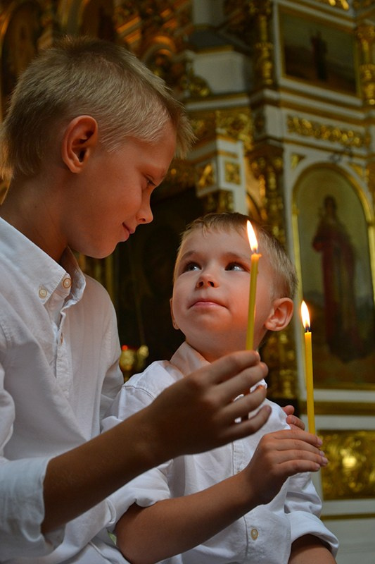 Посещение церкви. Дети. Fotounata.ru