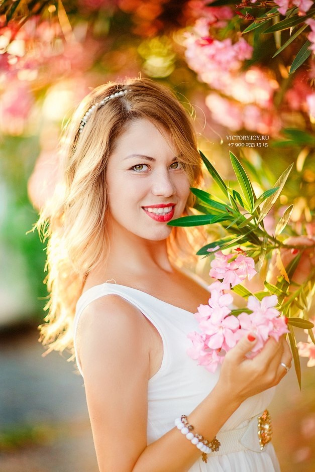 Женский портрет на природе в Сочи. Профессиональный фотограф в Сочи Виктория Джой. Обучение