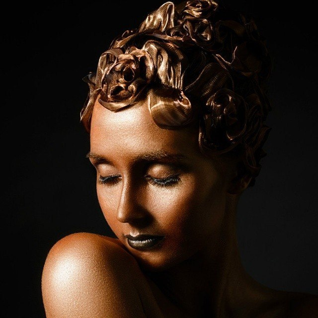 Ожившая бронзовая статуя