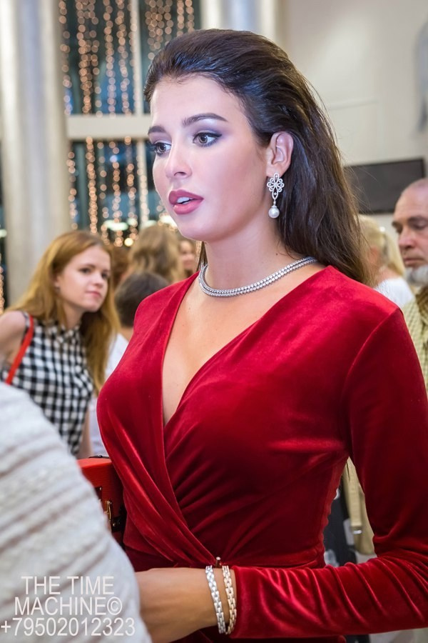 Мисс разных лет. Фотограф для маркетплейсов Михаил Бове