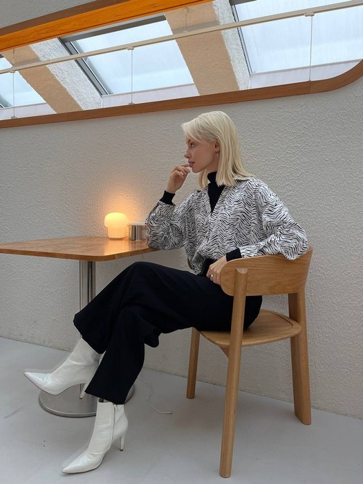 Фотосъемка на крыше — модель на фоне панорамы Москвы