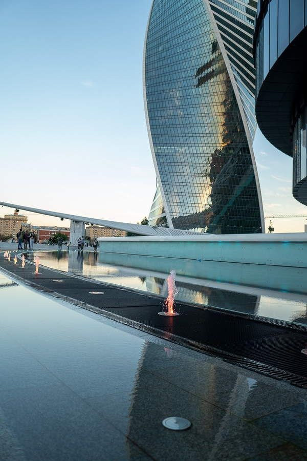 Фотосъемка у московского дома — колонны и балконы