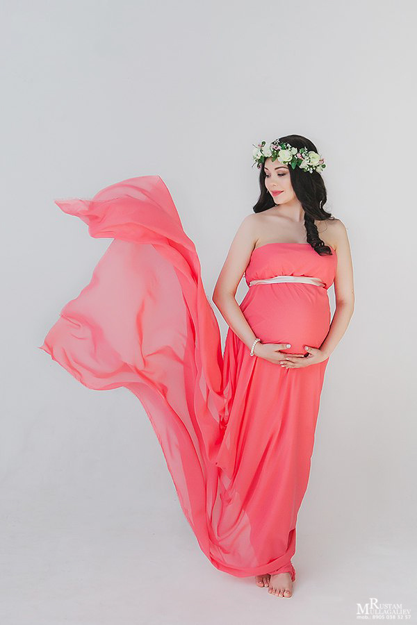 Профессиональный свадебный и семейный фотограф Муллагалиев Рустам, тел.: 89050383257 
В ожидании чуда лучше проводить на сроке 7 месяцев, в фотостудии если на улице уже прохладно и можно на природе, если не сильно жарко. В ожидании чуда подразумевает фотосессия беременной мамы. Иногда участником фотосъемки бывает папа. В ожидании чуда лучше согласовывать заранее, предварительно оговорить все нюансы и при надобности забронировать фотостудию. 