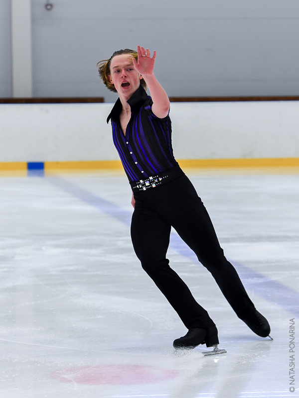 Александр Петров