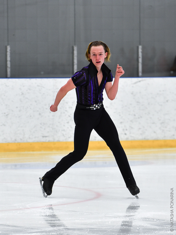 Александр Петров