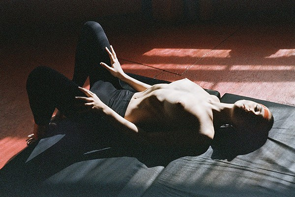 Красная комната. Художественная фотография. Фотография на плёнку. Илья Вараксин